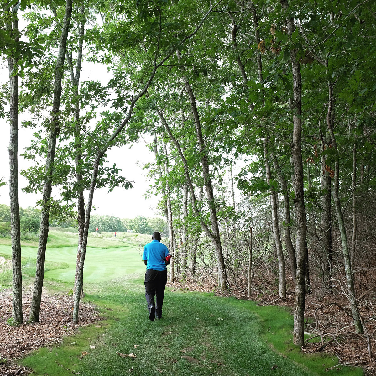 Zion Smith had a moment to himself on the way to the green.